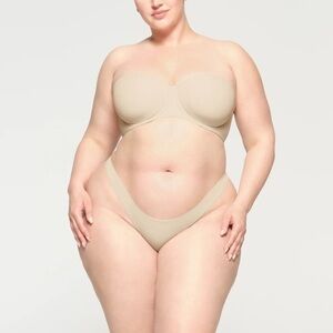 SKIMS FITS EVERYBODY STRAPLESS BRA 42H Sand NWT